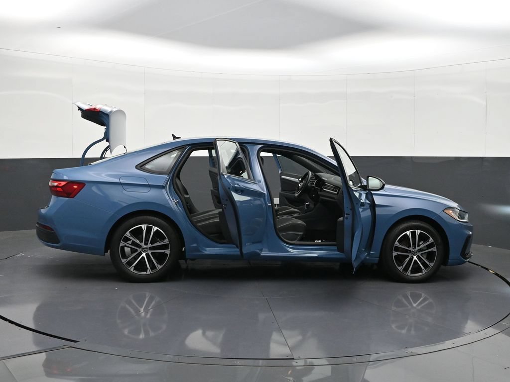 Used 2025 Volkswagen Jetta Sport FWD image 39