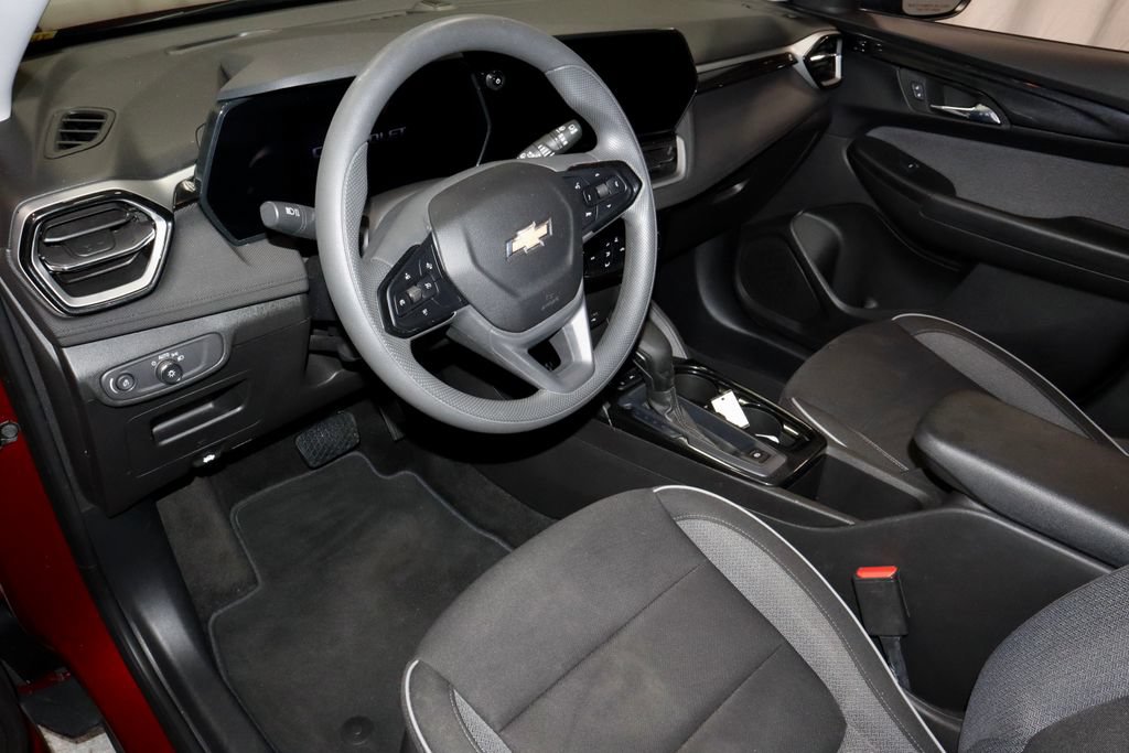 Used 2025 Chevrolet TrailBlazer LT AWD/4WD image 24