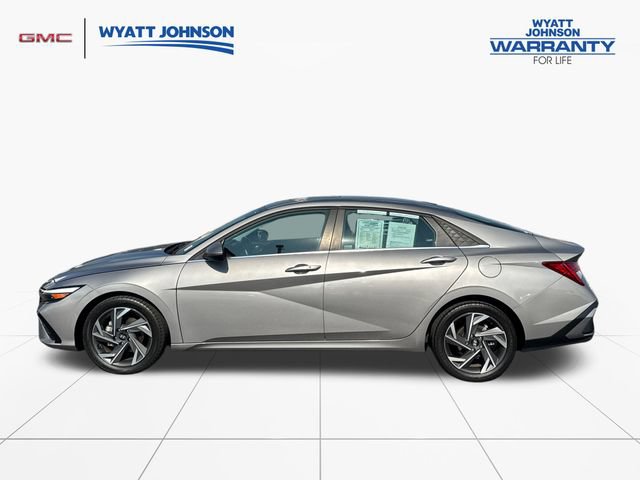 Used 2025 Hyundai Elantra SEL FWD image 2