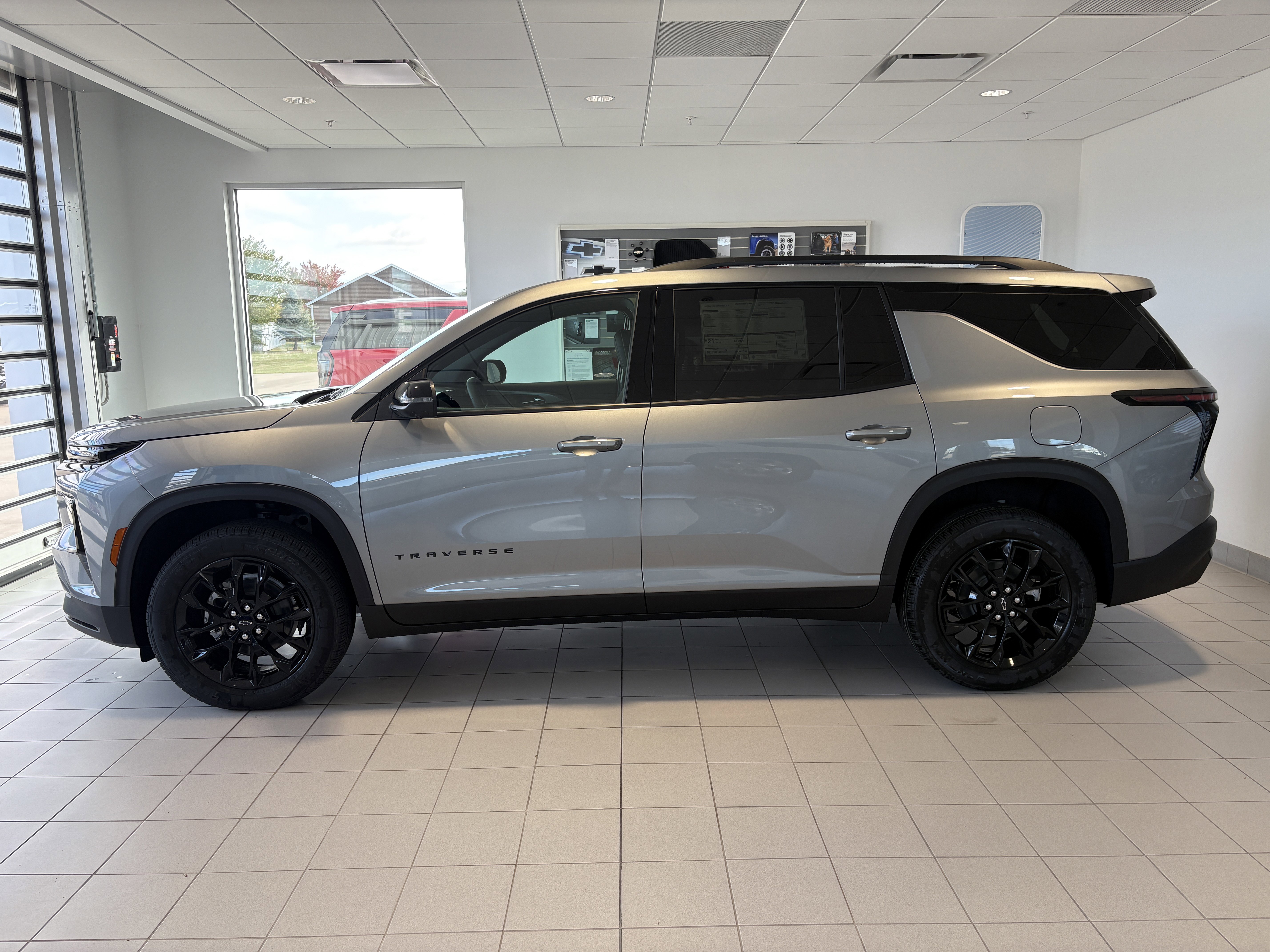 New 2026 Chevrolet Traverse LT image 2
