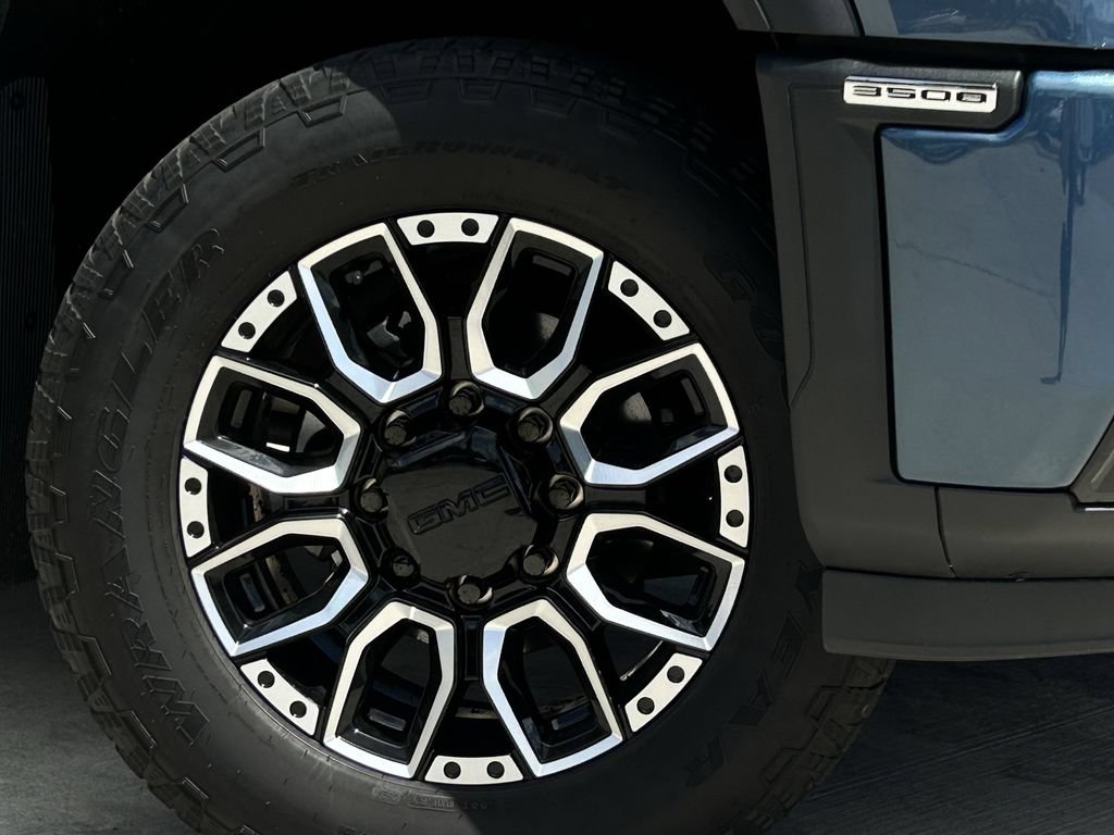 Used 2025 GMC Sierra 3500 Denali AWD/4WD image 10