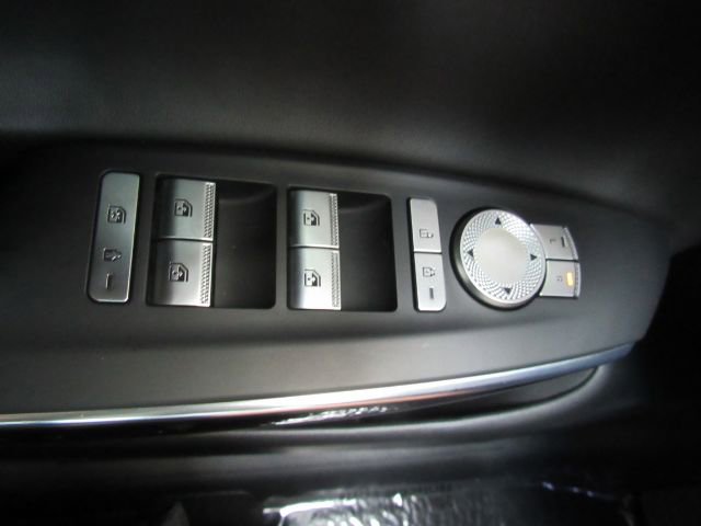 Used 2022 Genesis GV70 2.5T image 36