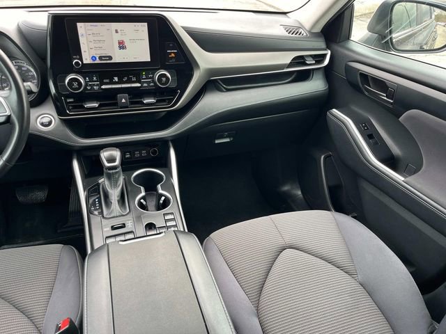 Used 2024 Toyota Highlander LE image 4