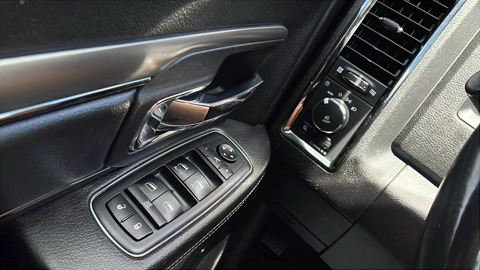 Used 2018 RAM 2500 Laramie w/ Sport Appearance Group AWD/4WD image 37