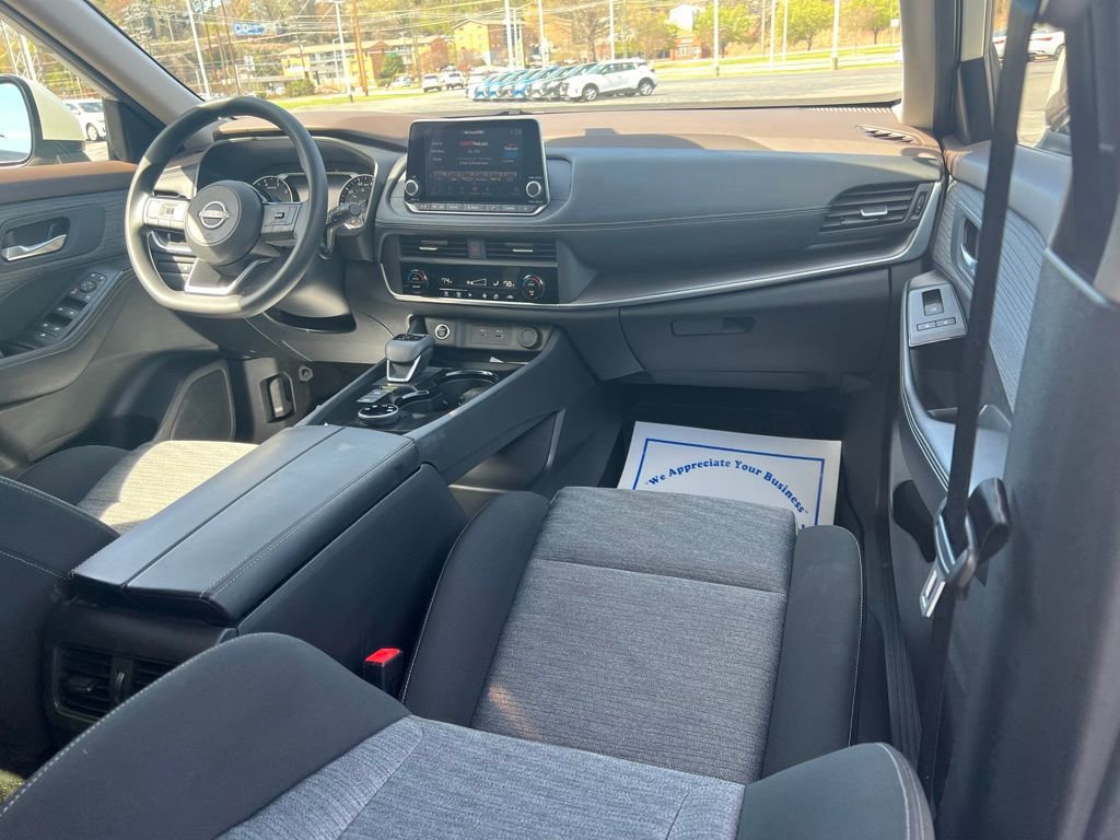Used 2023 Nissan Rogue SV image 7