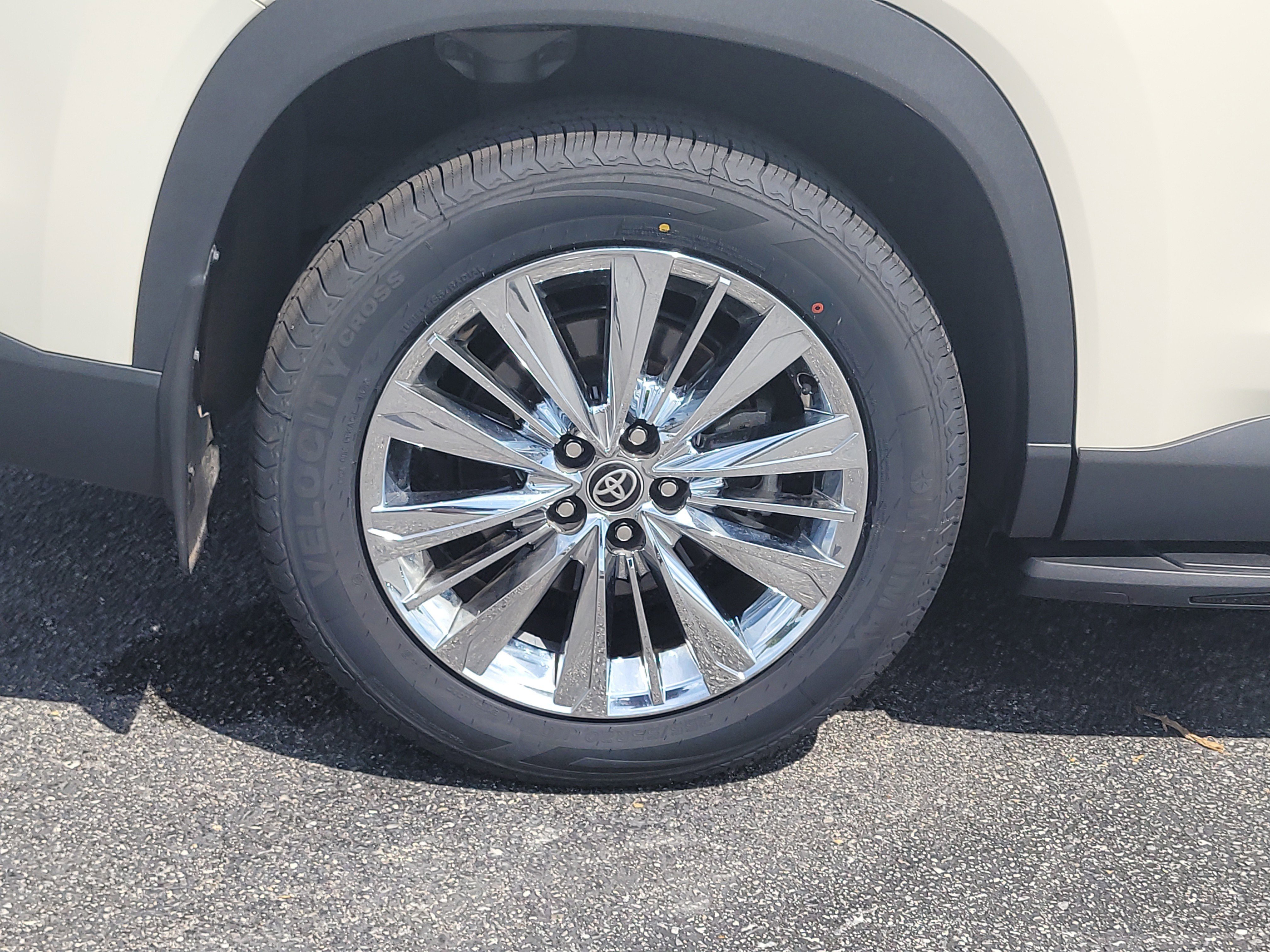 Certified 2024 Toyota Grand Highlander AWD image 9