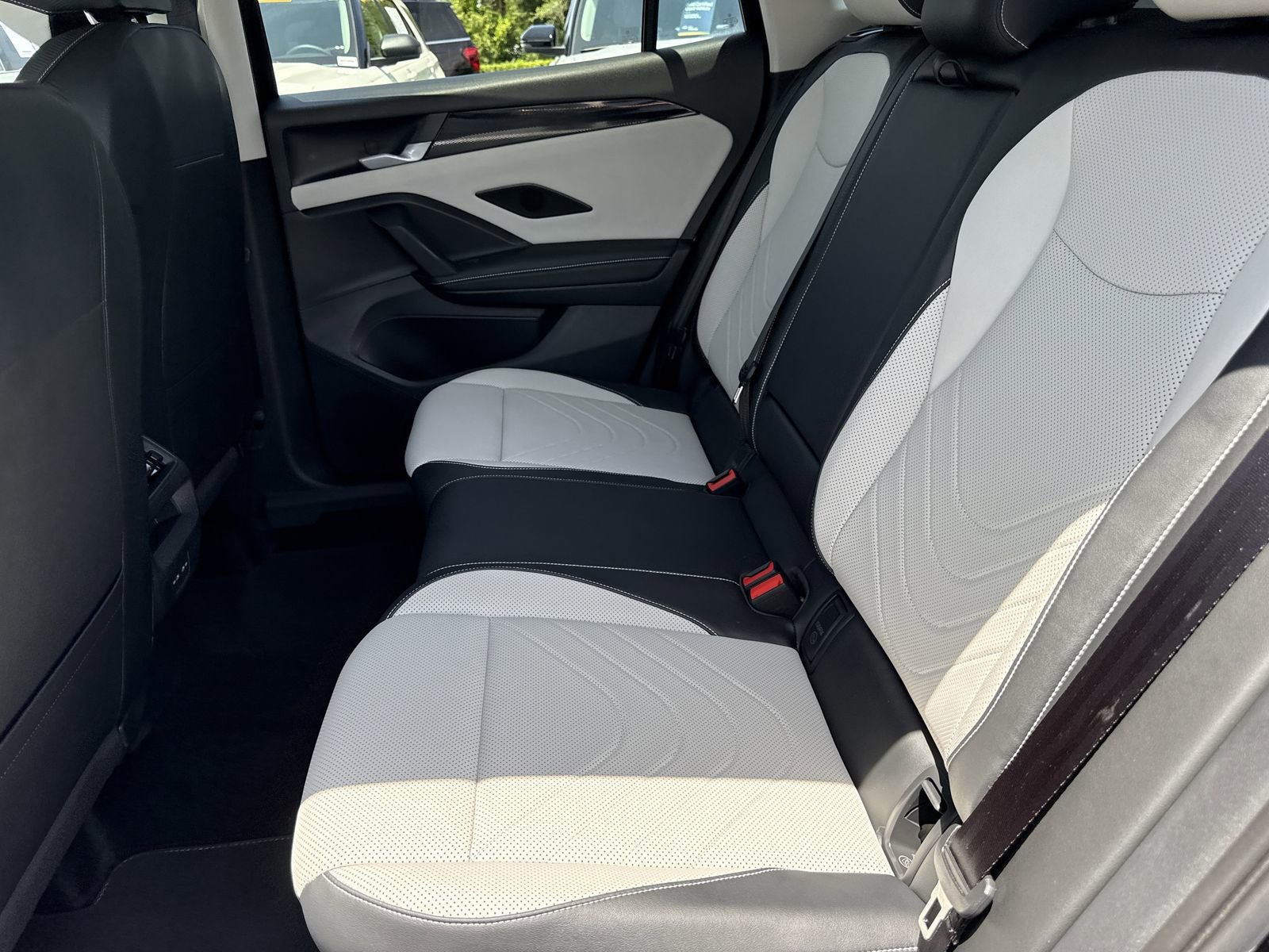 Used 2025 Volkswagen Tiguan SE FWD image 18