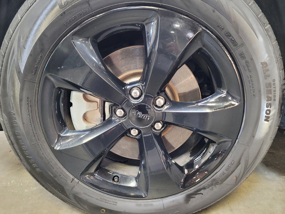 Used 2019 Jeep Cherokee Latitude Plus AWD/4WD image 31
