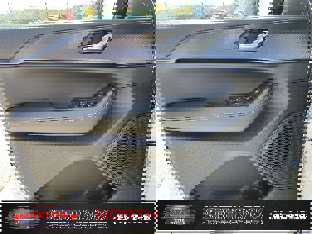 New 2025 Jeep Grand Cherokee Altitude image 5