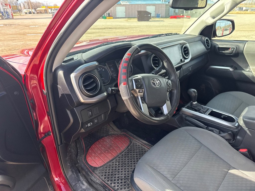 Used 2020 Toyota Tacoma SR5 w/ Technology Package image 9