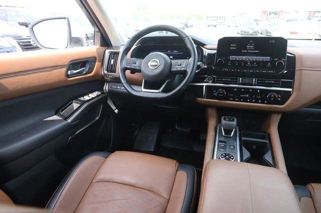 Used 2024 Nissan Pathfinder Platinum AWD/4WD image 25