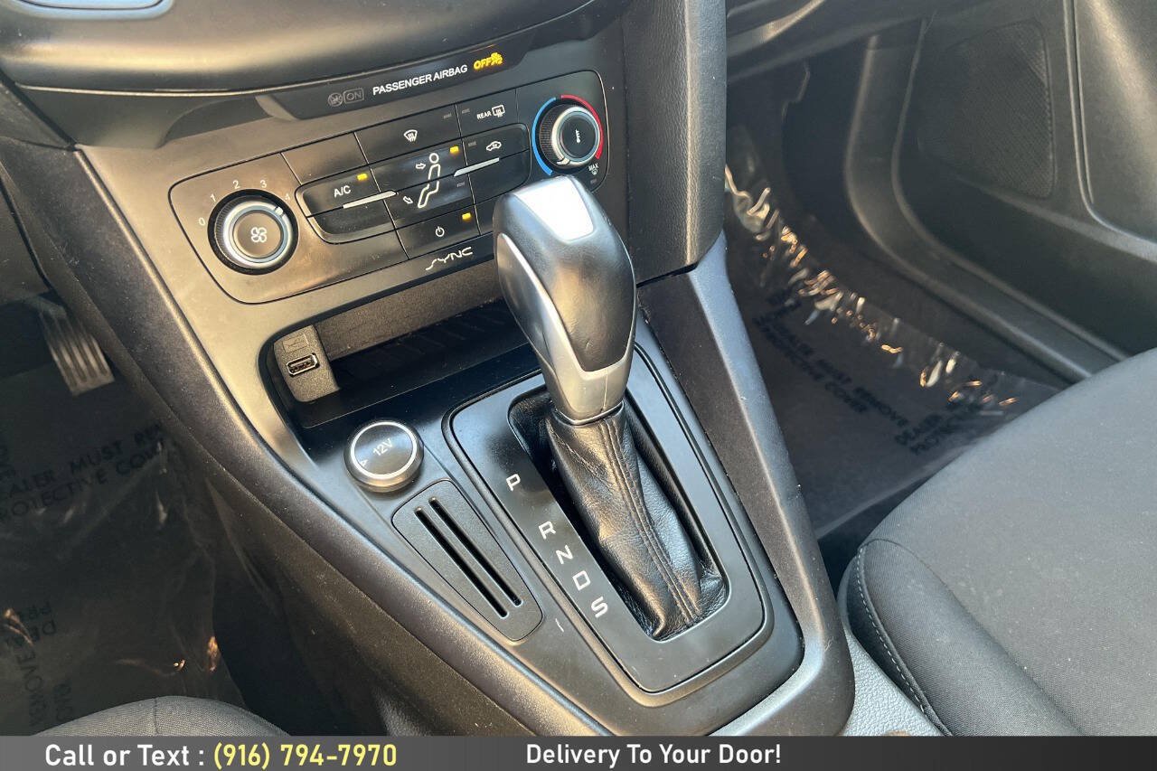 Used 2016 Ford Focus SE w/ SE Sport Package FWD image 19