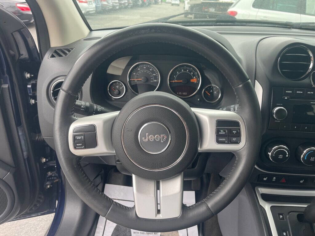 Used 2016 Jeep Compass Latitude image 30