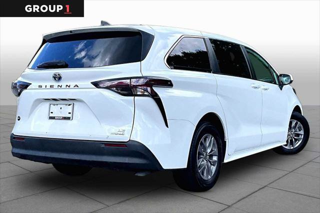 Certified 2023 Toyota Sienna LE FWD image 13