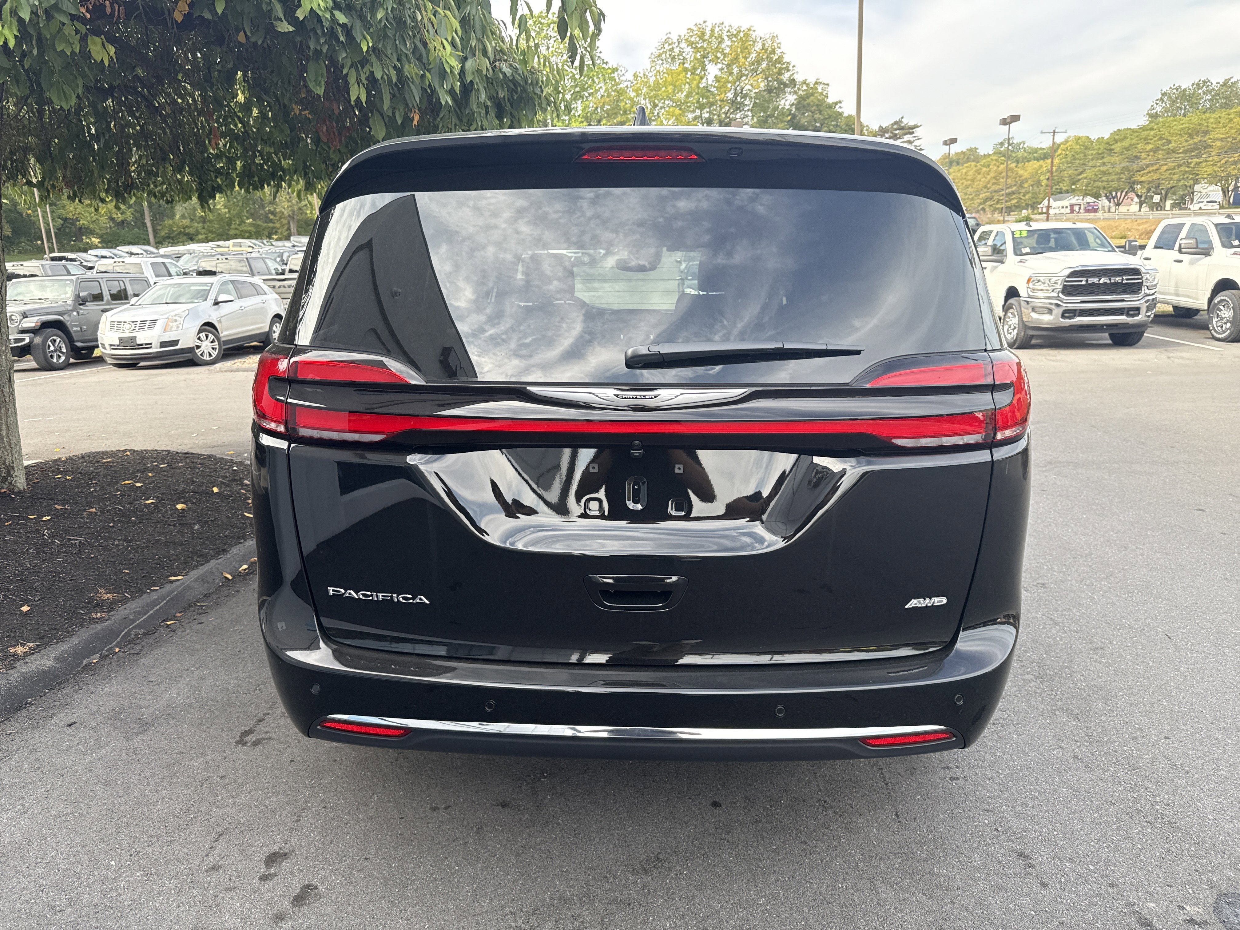New 2026 Chrysler Pacifica Select image 4