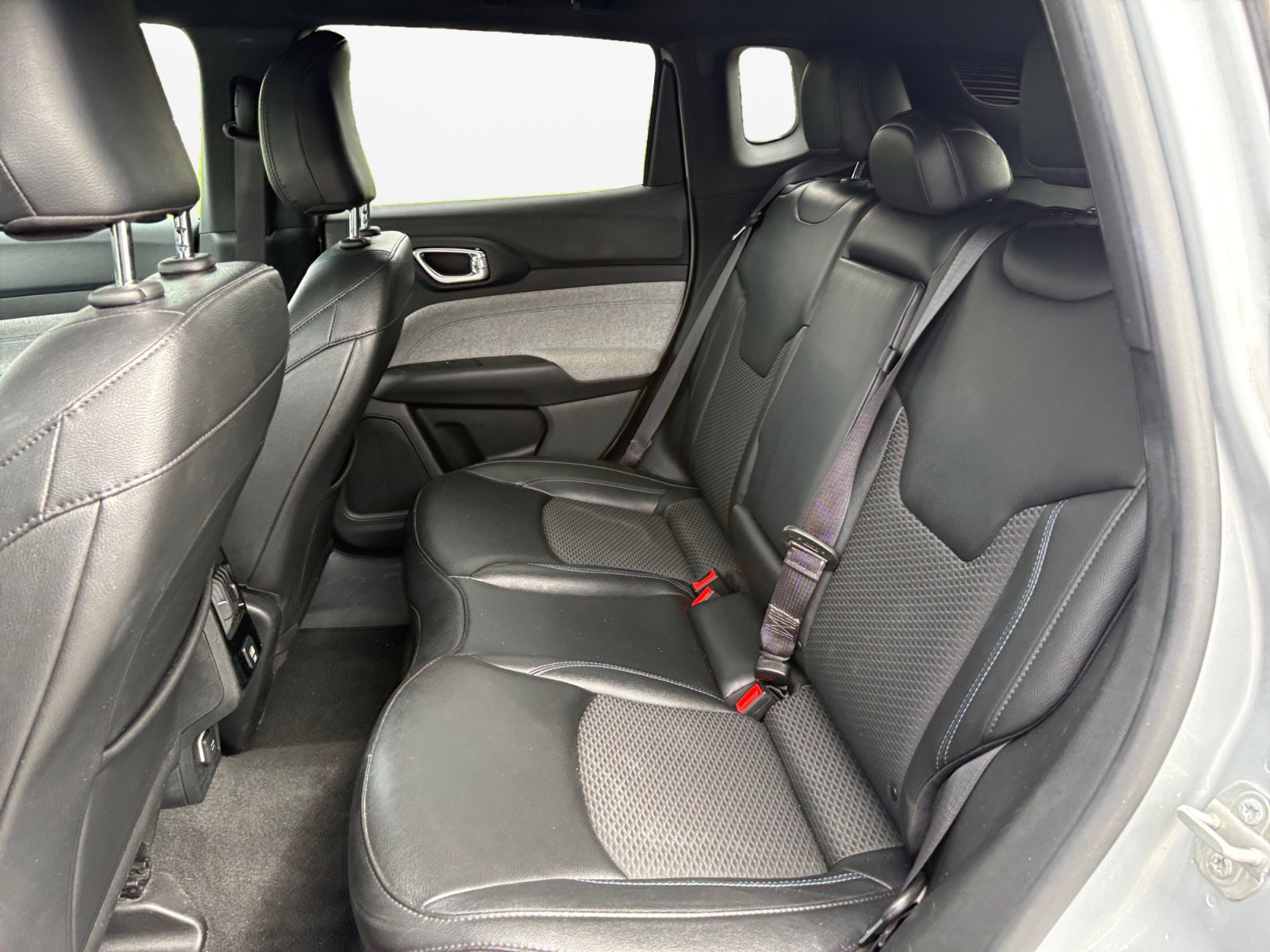 Used 2024 Jeep Compass Latitude AWD/4WD image 16