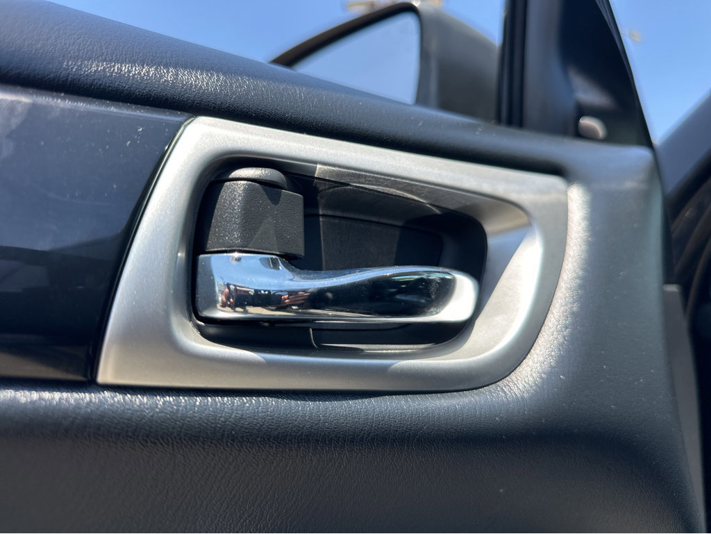 Used 2020 Nissan Pathfinder SV image 34