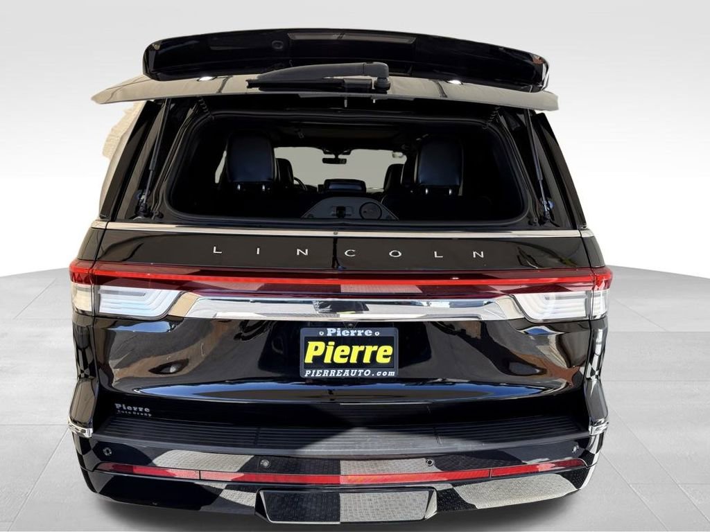 Used 2024 Lincoln Navigator Reserve image 4