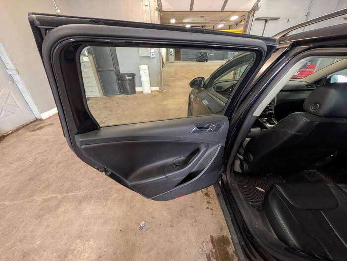 Used 2007 Volkswagen Passat 2.0T FWD image 24