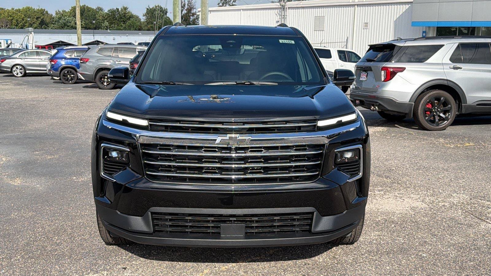 New 2027 Chevrolet Traverse LT w/ Sun and Wheel Package FWD image 2