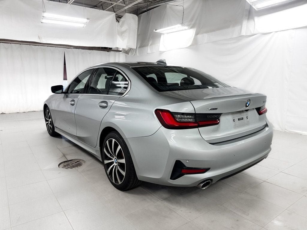 Used 2019 BMW 330i xDrive Sedan w/ Convenience Package AWD/4WD image 4