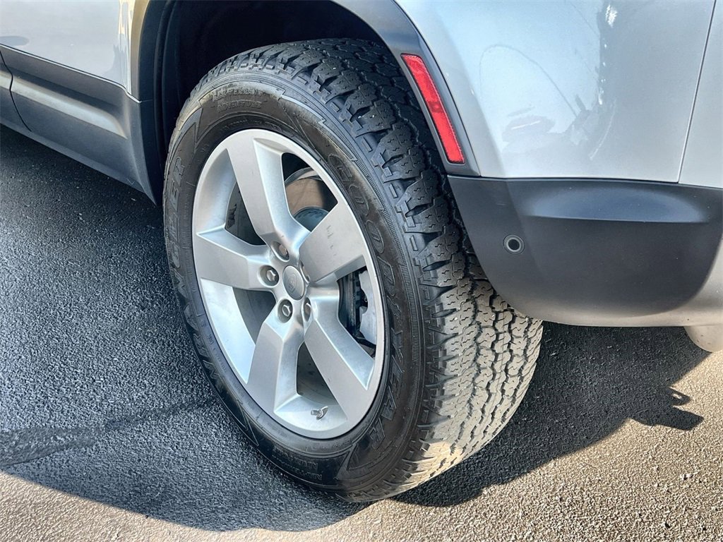 Used 2020 Land Rover Defender 110 First Edition image 11