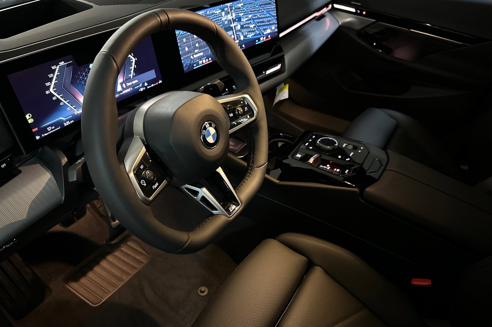 Used 2026 BMW 530i w/ M Sport Package RWD image 4