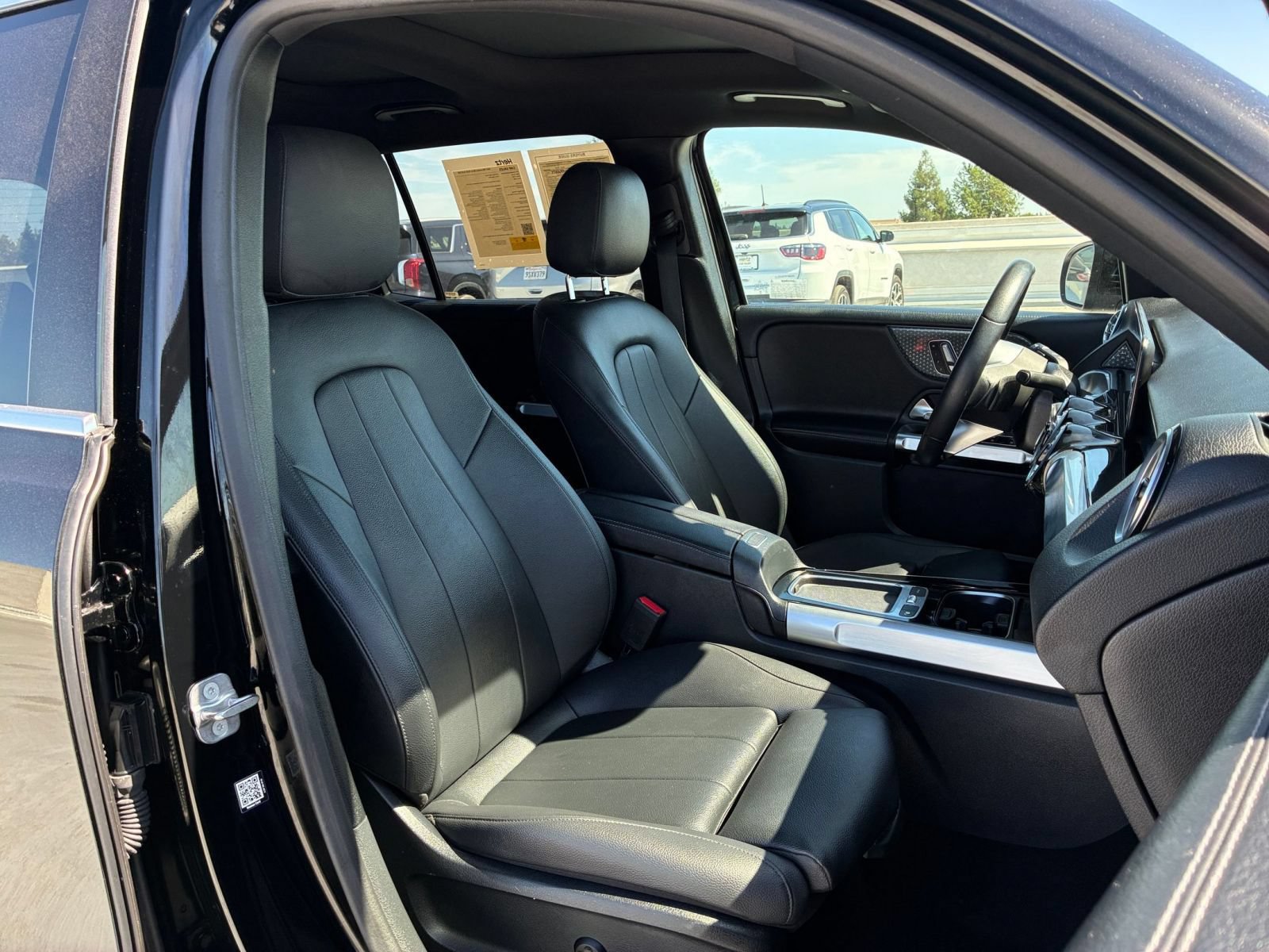 Used 2025 Mercedes-Benz GLB 250 4MATIC image 38