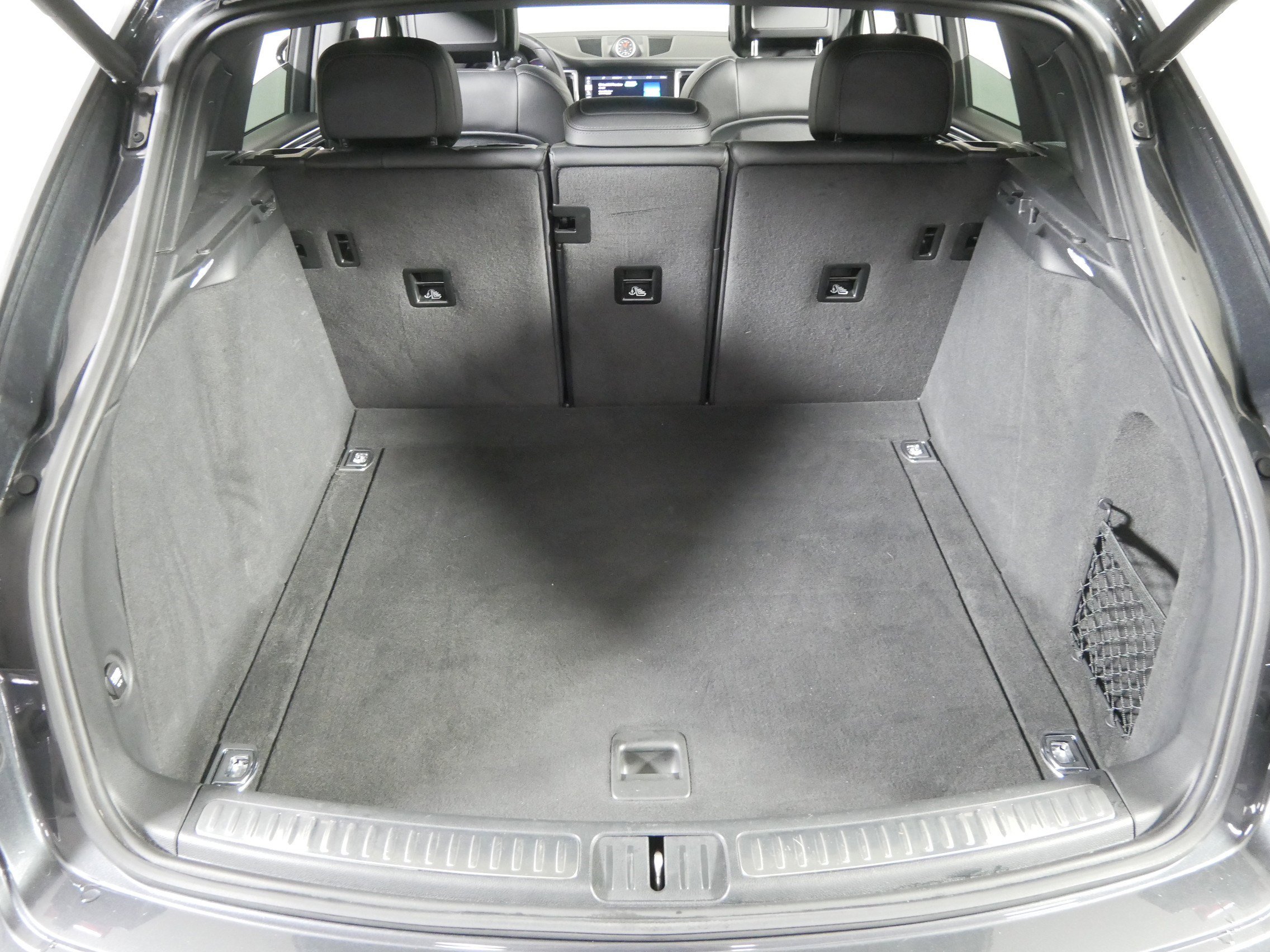 Used 2019 Porsche Macan image 18