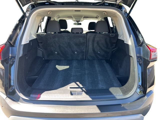Used 2023 Nissan Rogue S FWD image 18