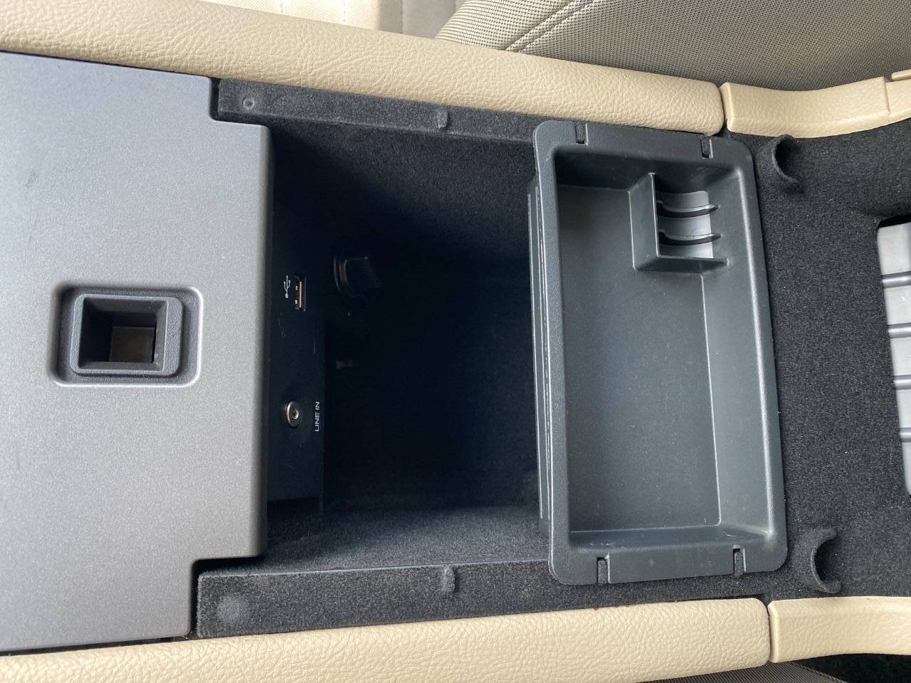 Used 2015 Ford Taurus SE FWD image 19