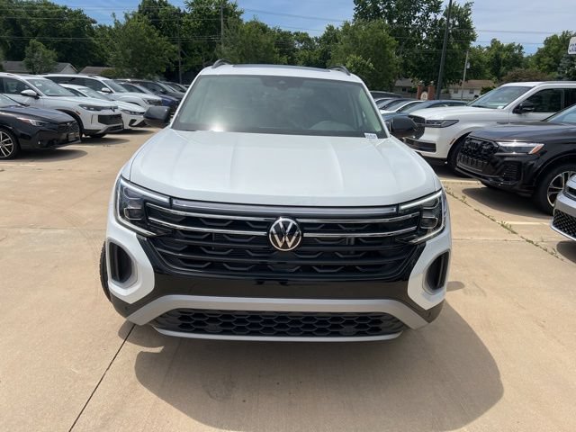 New 2026 Volkswagen Atlas Peak Edition AWD/4WD image 2