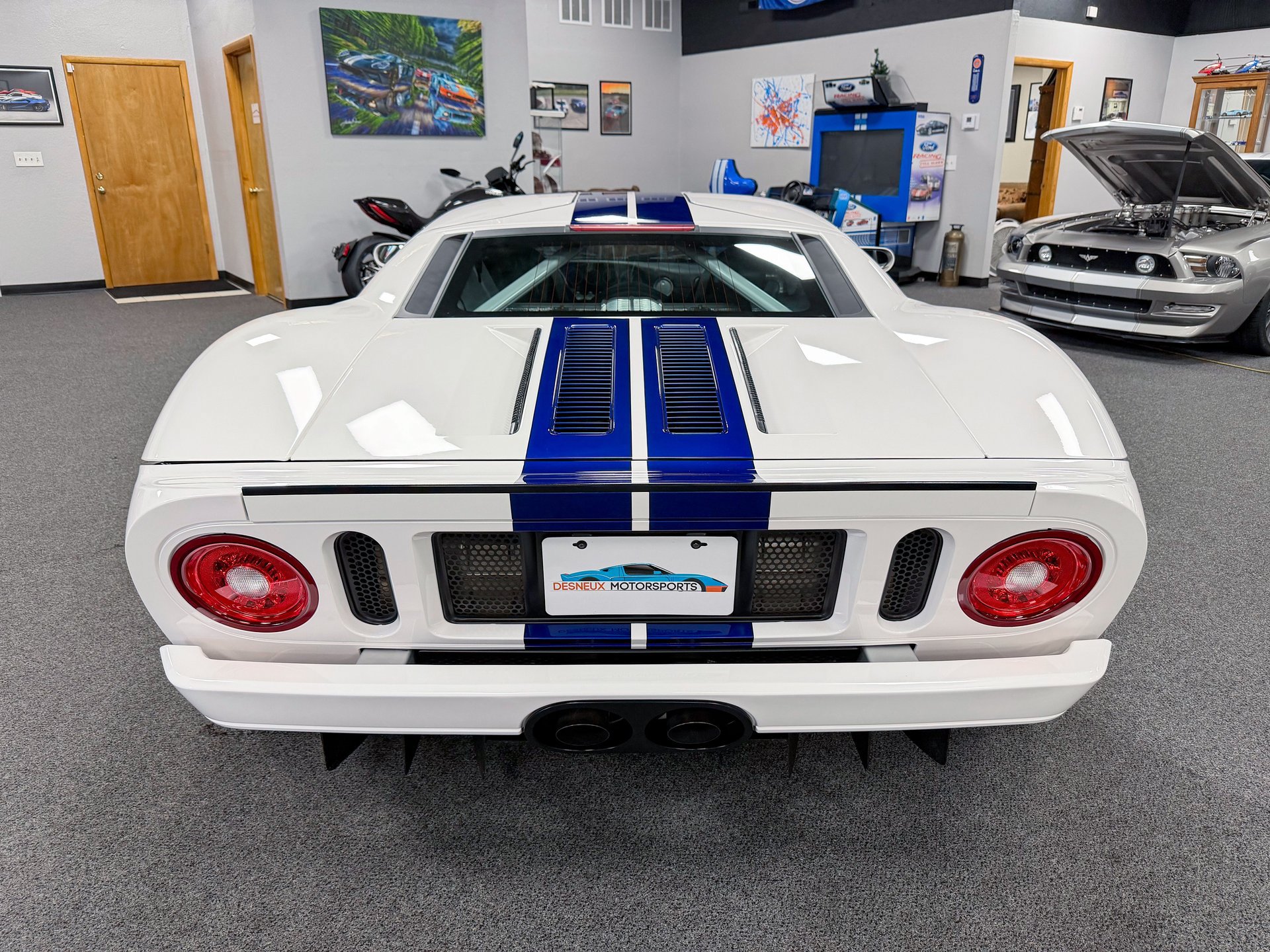 Used 2005 Ford GT RWD image 4