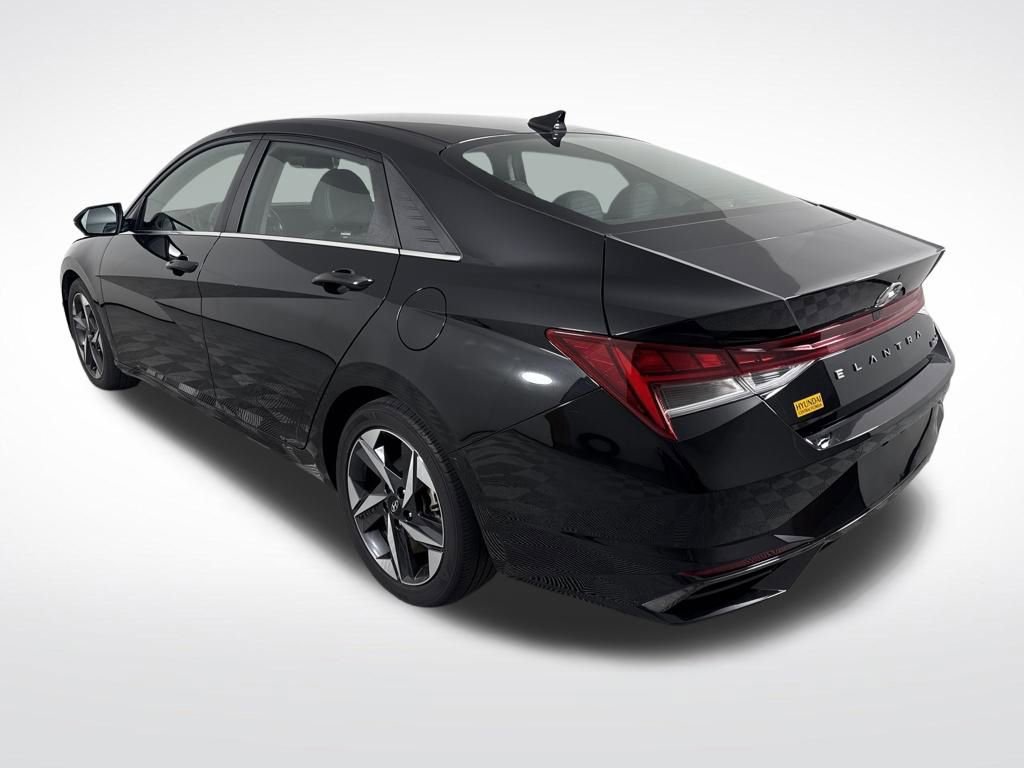 Used 2023 Hyundai Elantra Limited w/ Preferred Accessory Package image 6