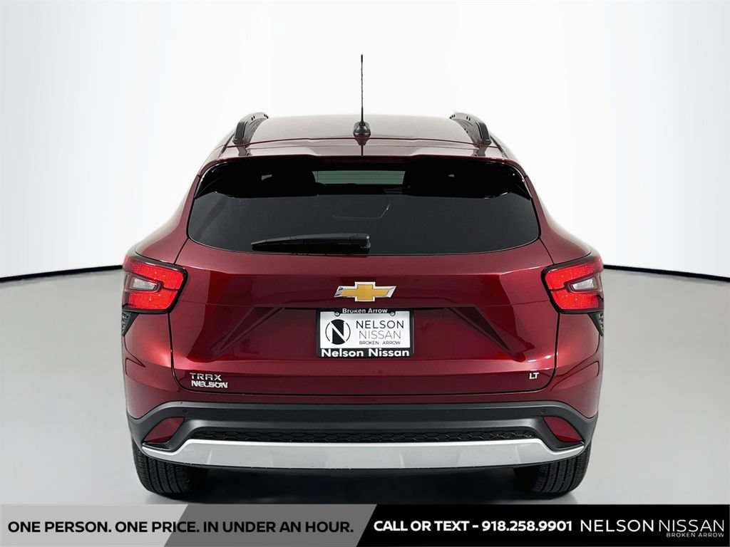 Used 2025 Chevrolet Trax LT w/ Driver Confidence Package FWD image 6