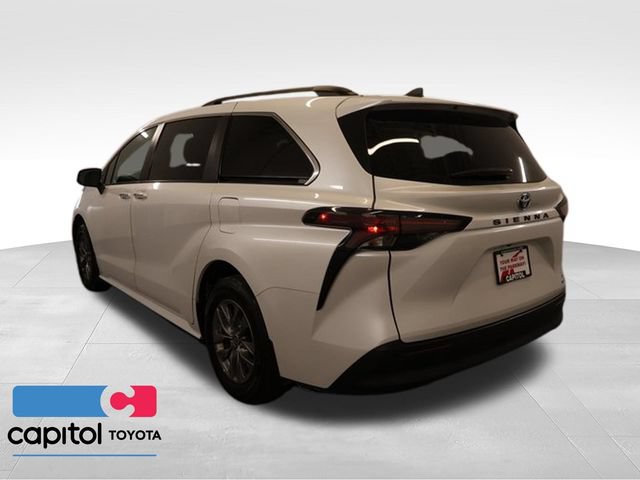 Used 2024 Toyota Sienna XLE FWD image 4