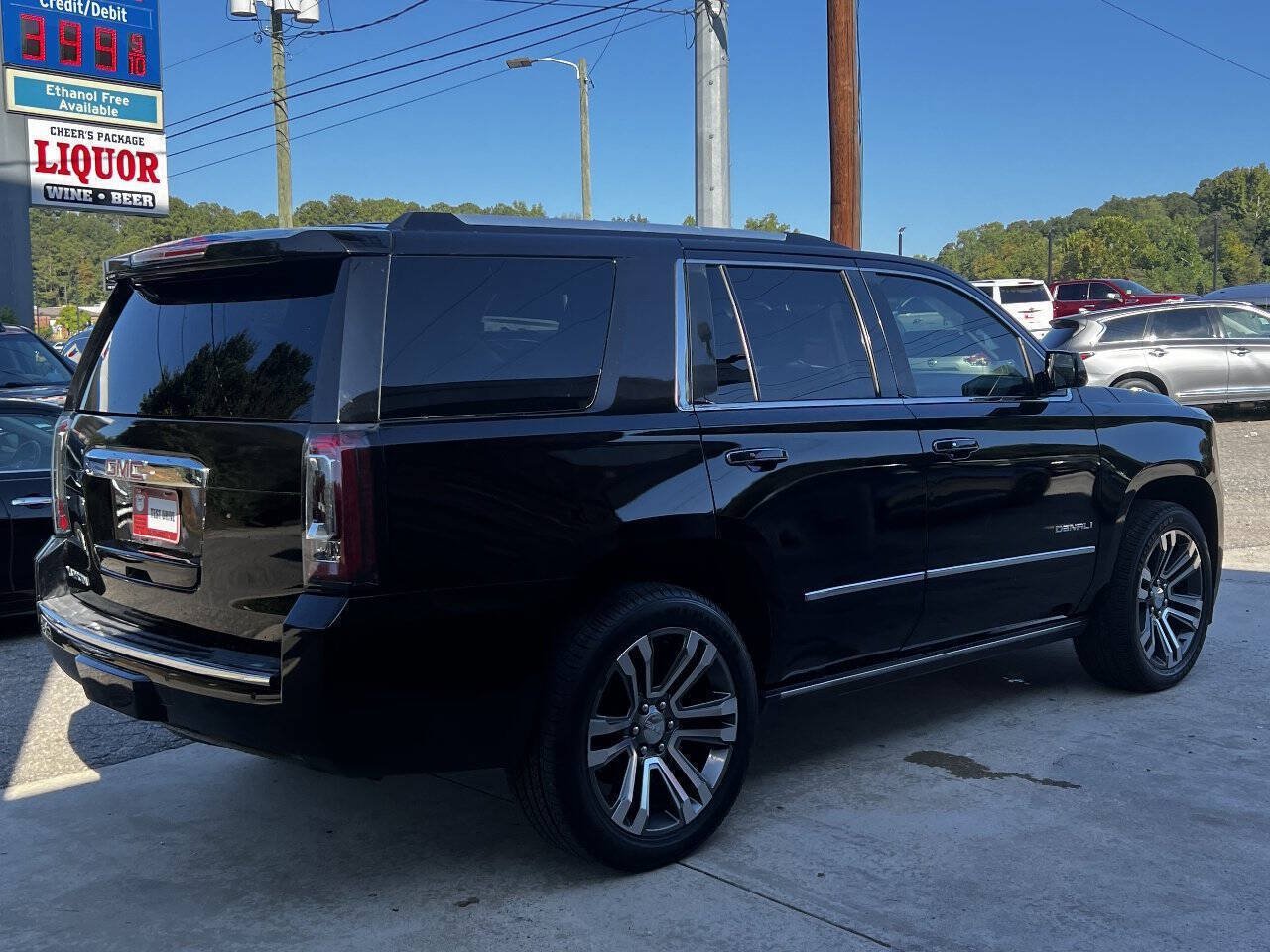 Used 2017 GMC Yukon Denali w/ Open Road Package AWD/4WD image 6