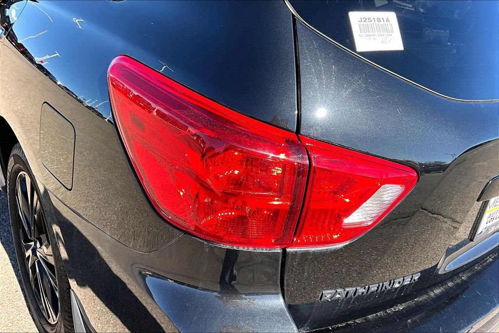 Used 2018 Nissan Pathfinder SL w/ Midnight Edition Package AWD/4WD image 23