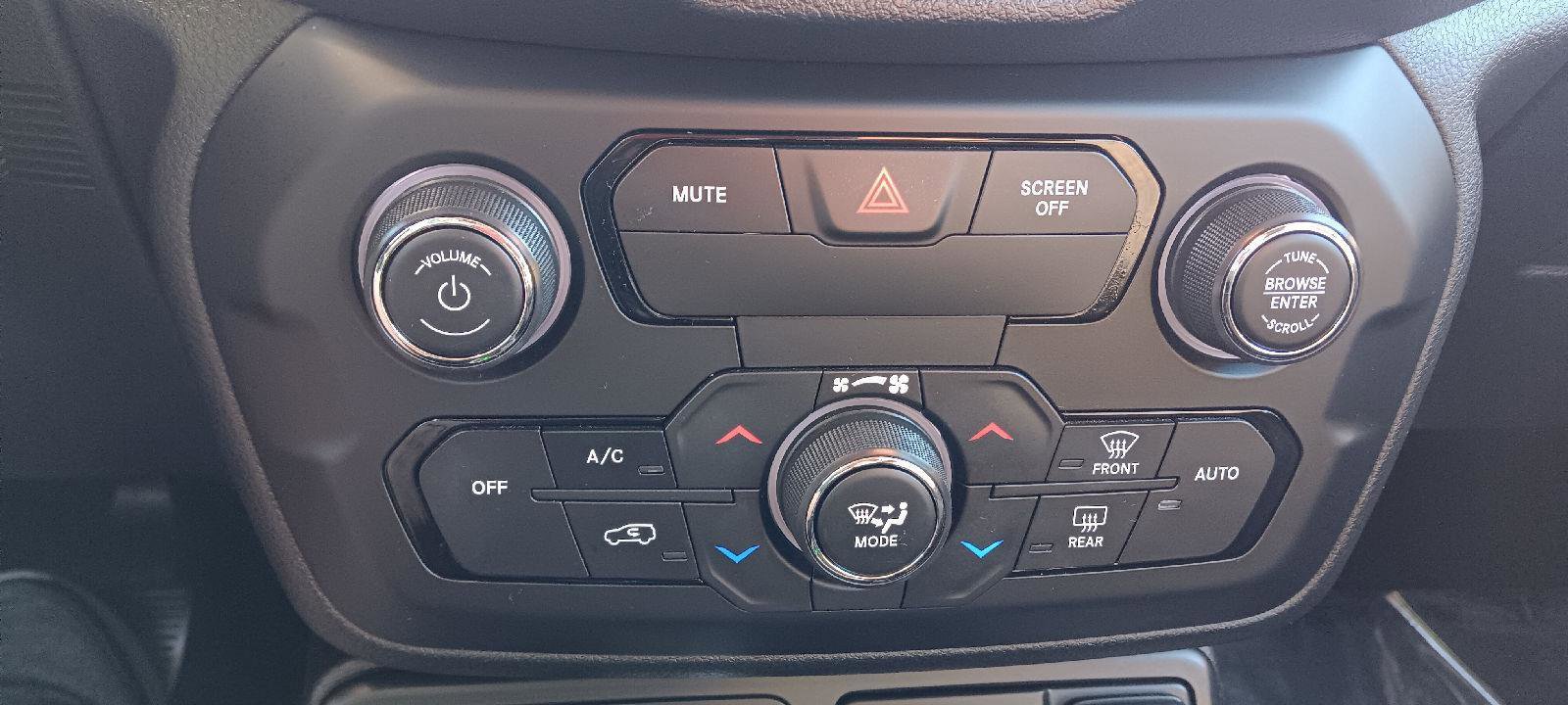 Used 2018 Jeep Renegade Latitude image 19