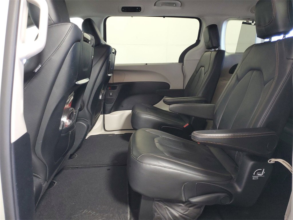 Used 2020 Chrysler Pacifica Touring-L Plus w/ Tire & Wheel Group image 22