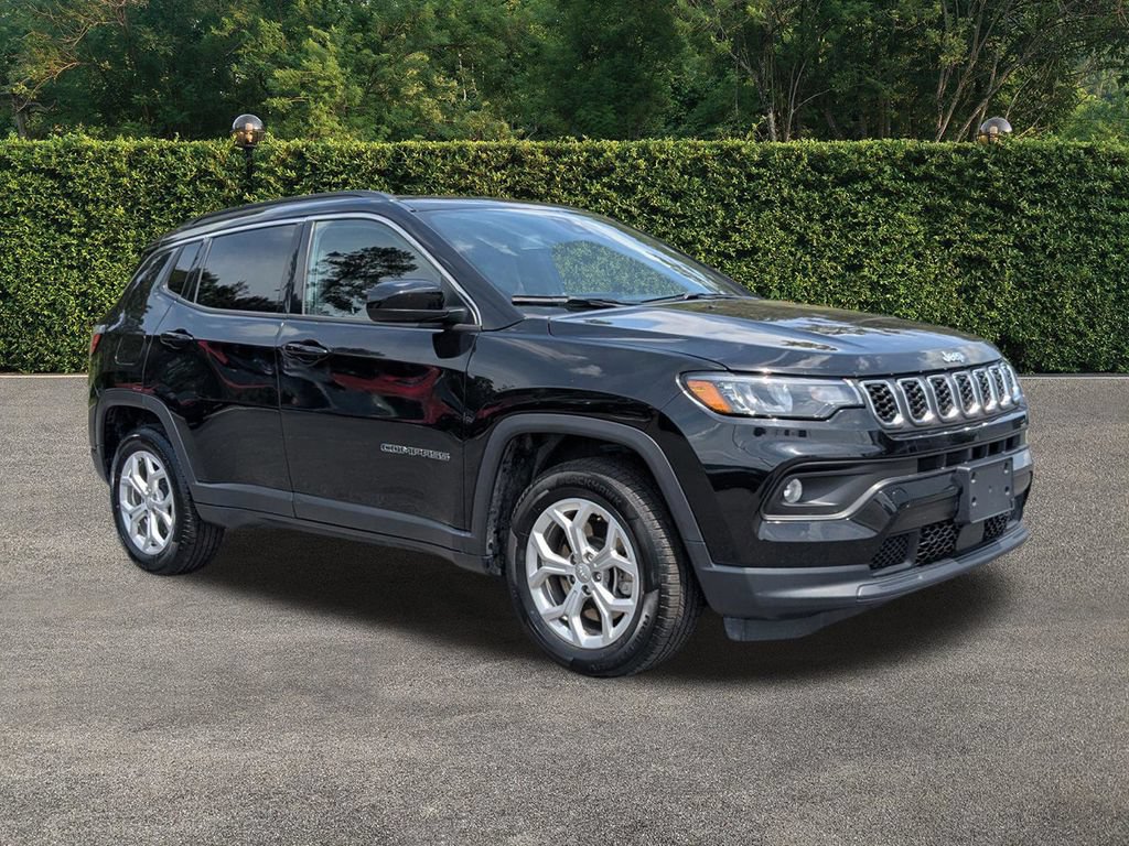 Used 2024 Jeep Compass Latitude AWD/4WD image 2
