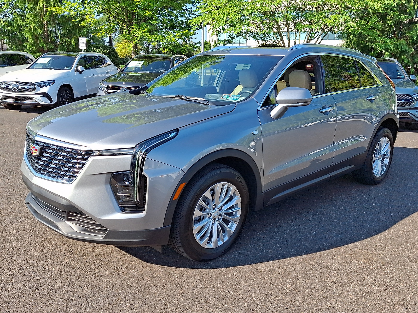 Used 2024 Cadillac XT4 Luxury w/ Cold Weather Package AWD/4WD image 3