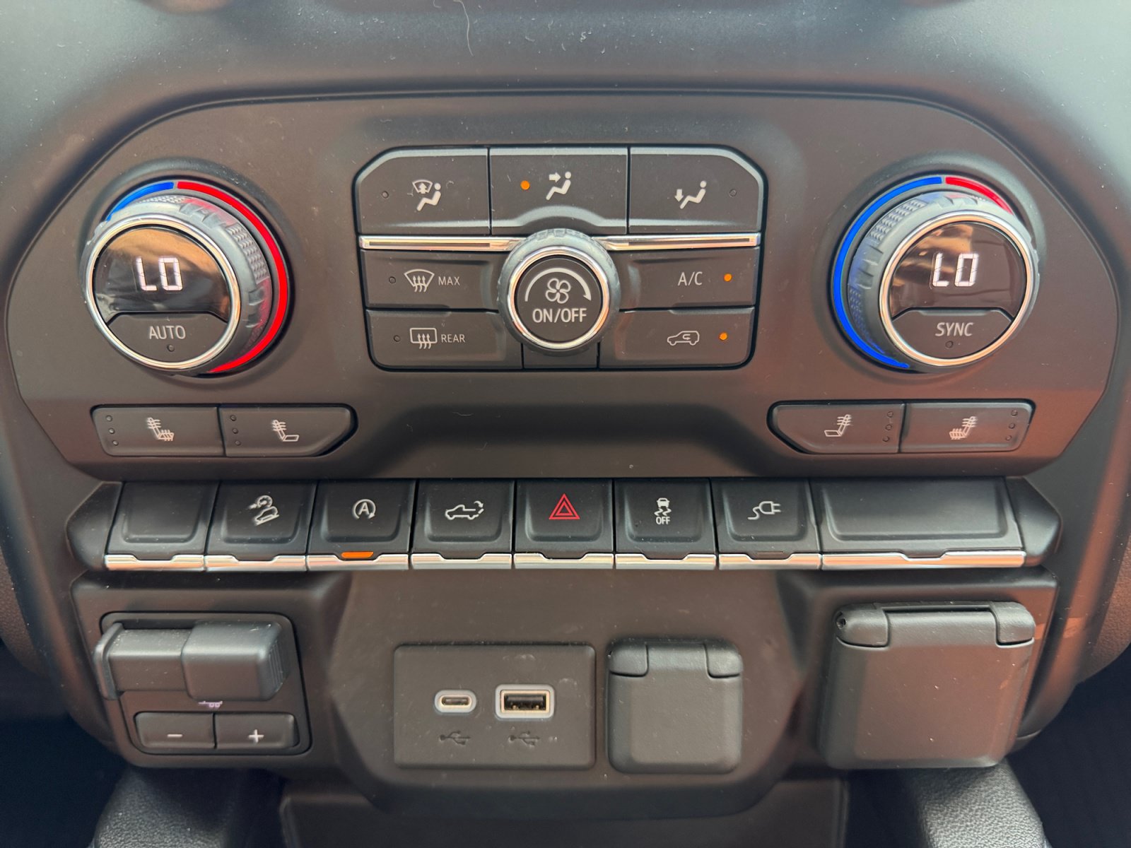 Used 2020 Chevrolet Silverado 1500 RST w/ Texas Edition AWD/4WD image 14
