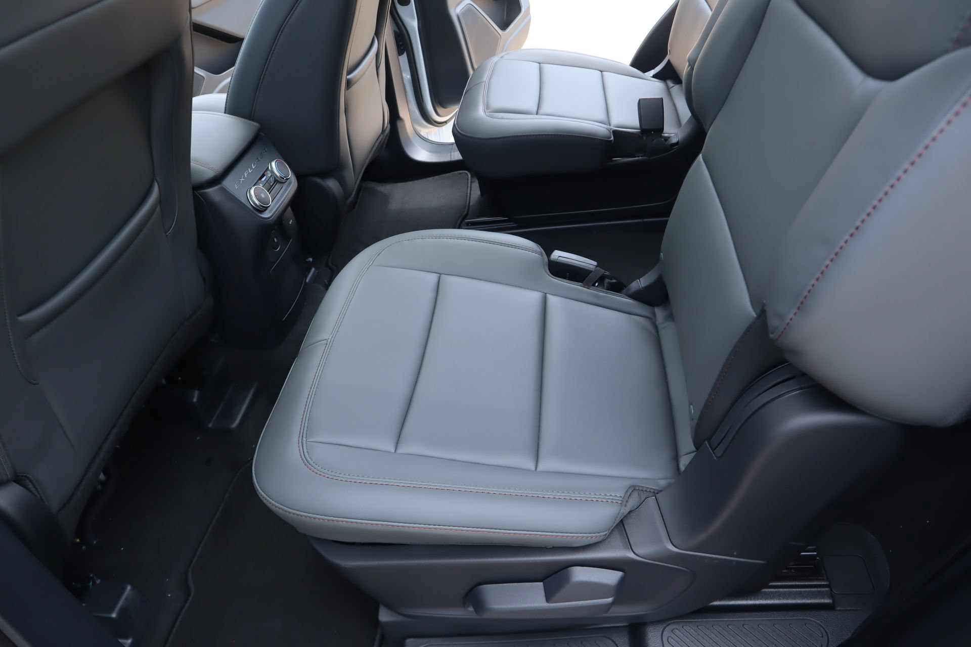 New 2026 Ford Explorer Active w/ Active Comfort Package AWD/4WD image 12