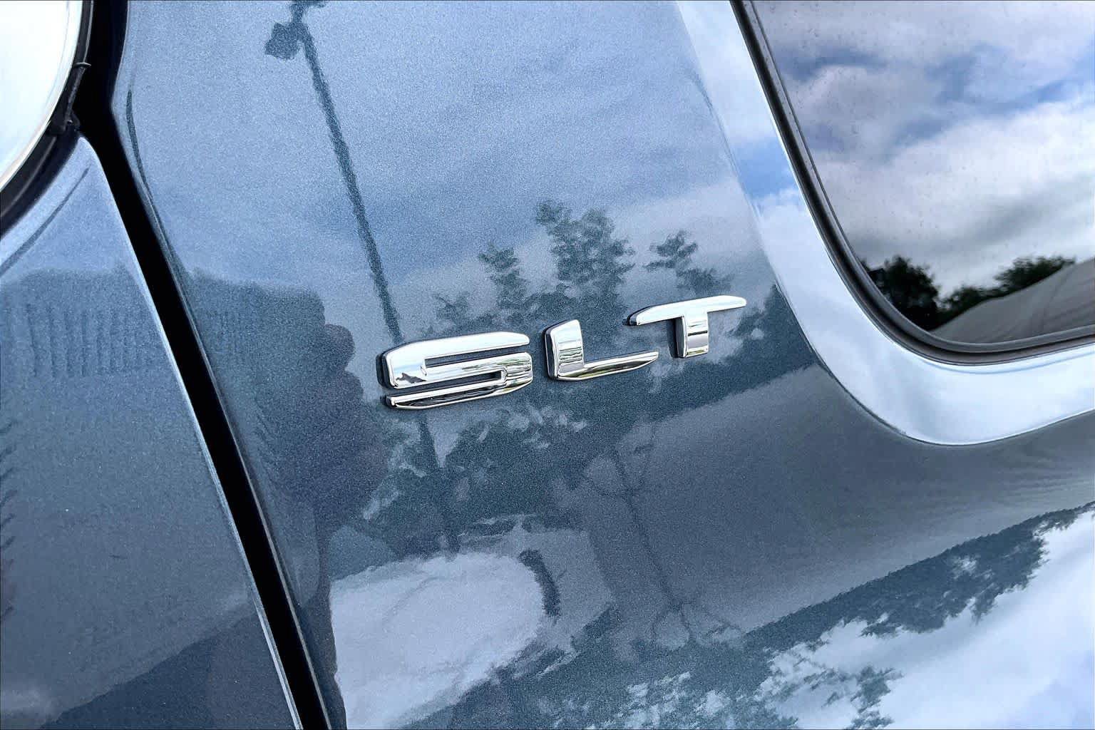 Used 2020 GMC Acadia SLT FWD image 9