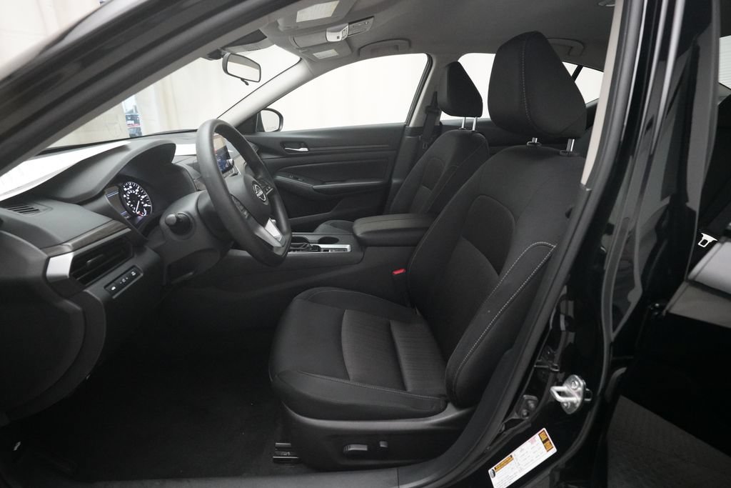 Used 2025 Nissan Altima 2.5 SV AWD/4WD image 7