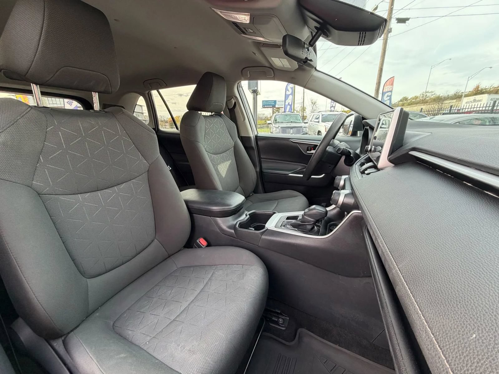 Used 2023 Toyota RAV4 XLE AWD/4WD image 27