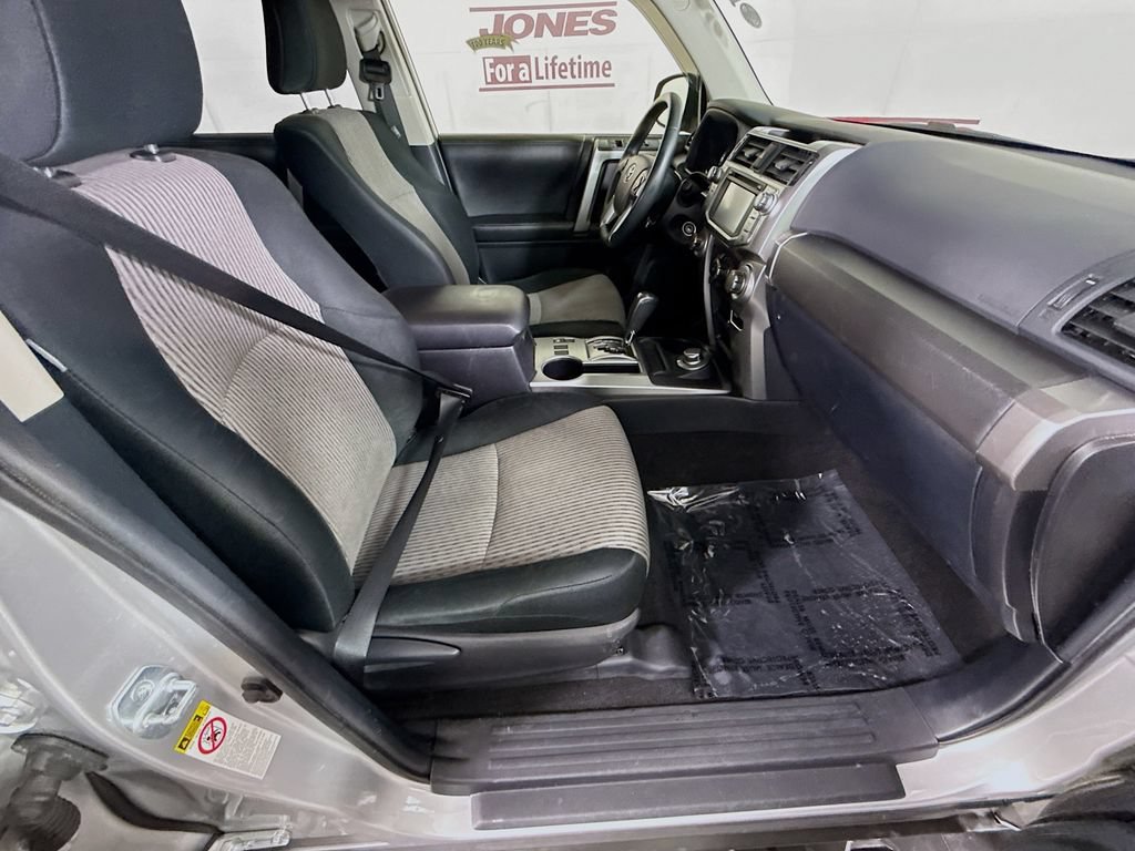 Used 2015 Toyota 4Runner SR5 AWD/4WD image 29