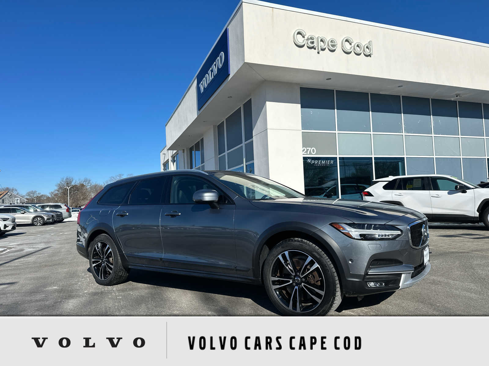 Used 2018 Volvo V90 T5 Cross Country w/ Convenience Package image 1