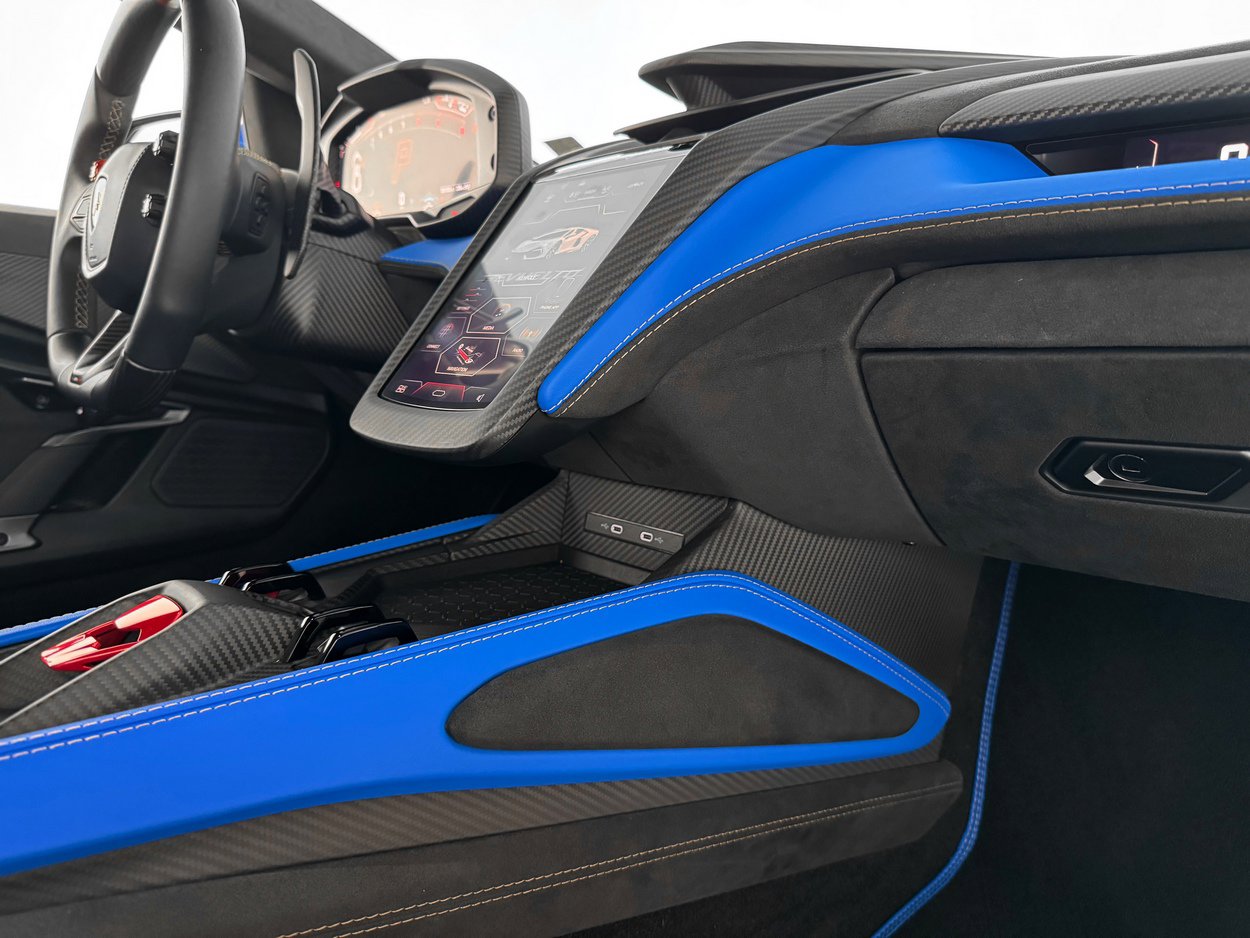 Used 2025 Lamborghini Revuelto image 20